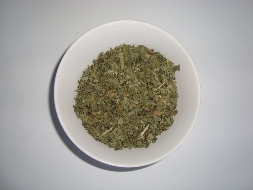 Sušený ostružiník v misce